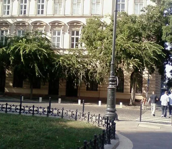 프리미어 인 아파트먼트 게스트하우스 3*